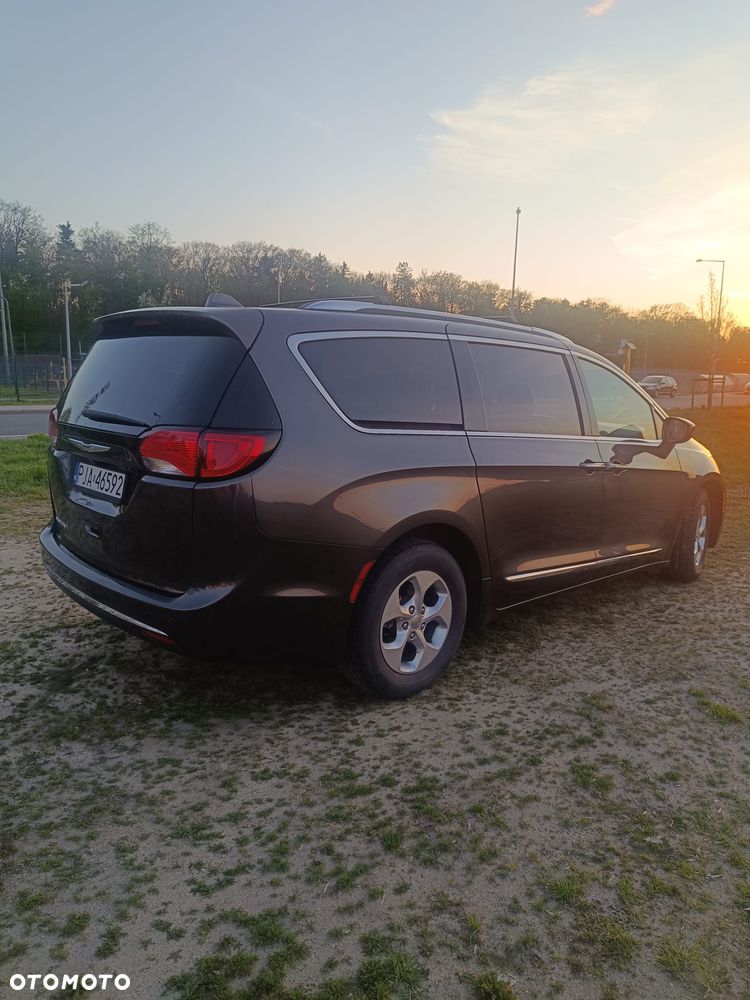 Chrysler Pacifica - 9