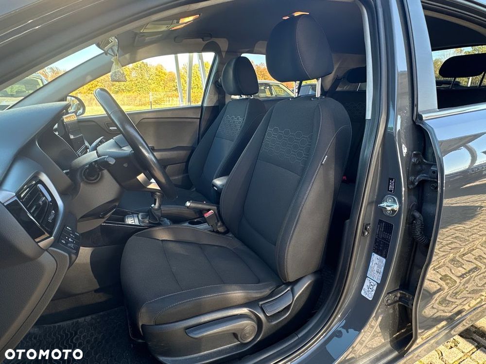 Kia Rio - 22