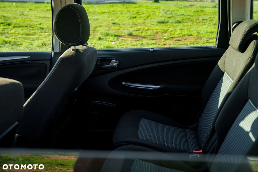 Ford Galaxy - 15