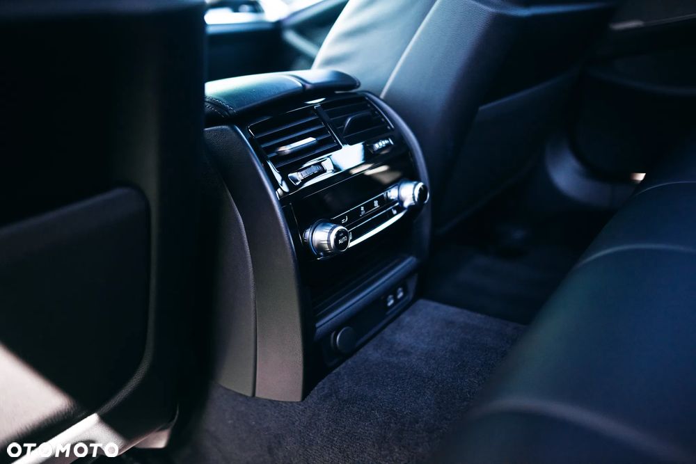 BMW Seria 5 M550i xDrive sport - 19