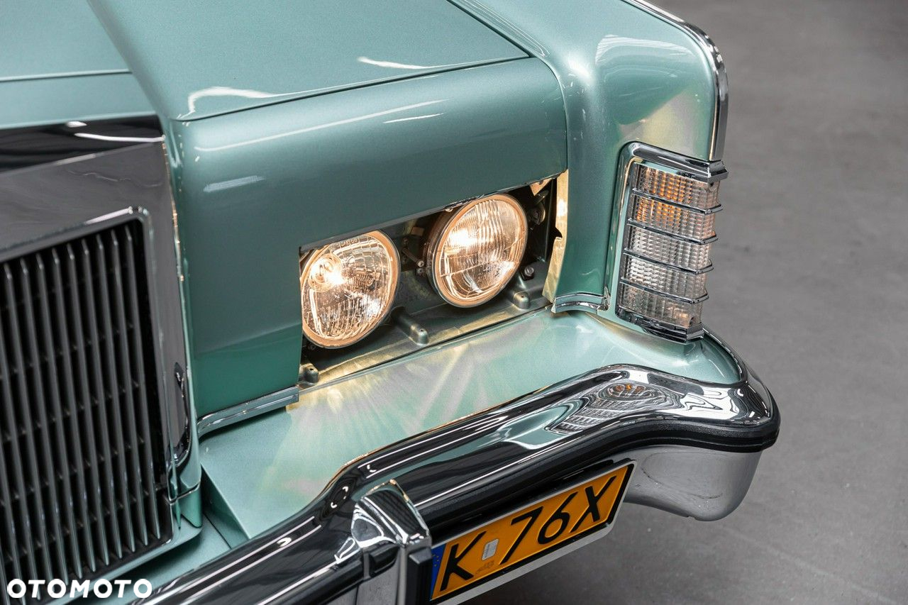 Lincoln Continental - 13