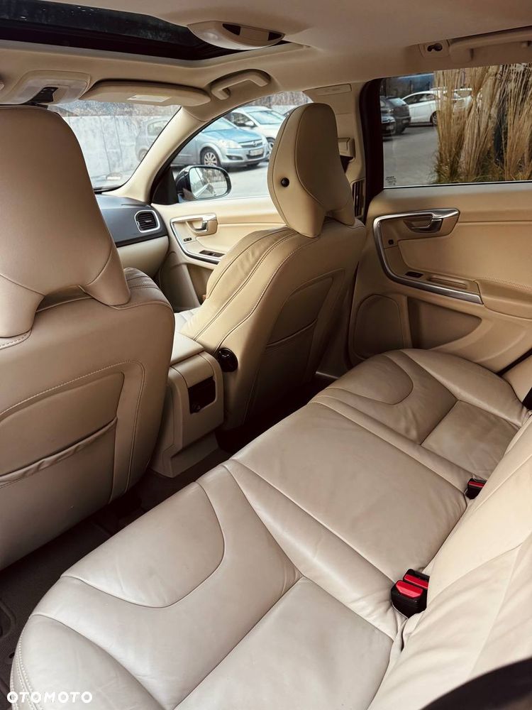 Volvo V60 D6 AWD Plug-in Hybrid Summum - 7