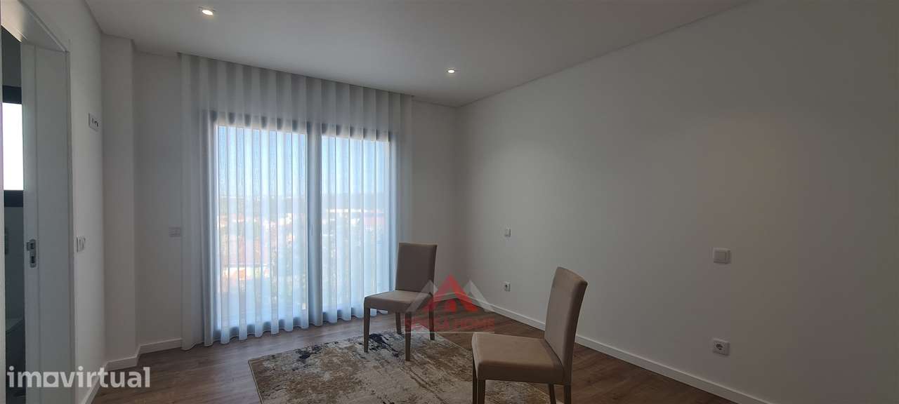 Apartamento T3 - Terraço c/ churrasqueira / Garagem - Grande imagem: 5/31