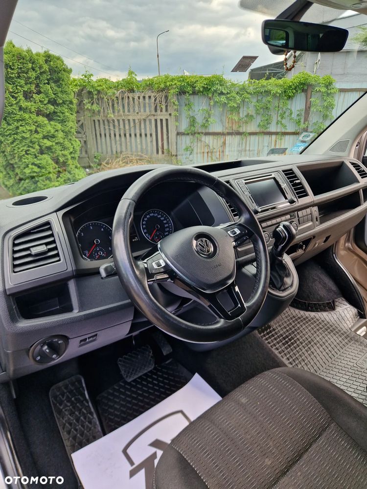 Volkswagen Caravelle - 9