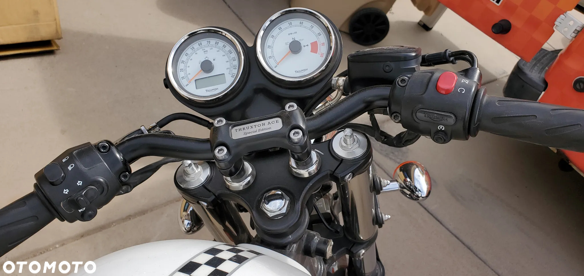 Triumph Thruxton - 3