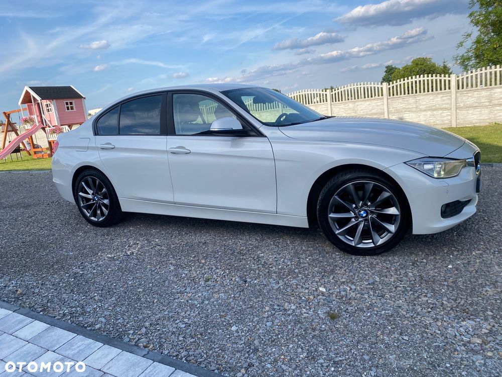 BMW Seria 3 318d Sport Line - 6