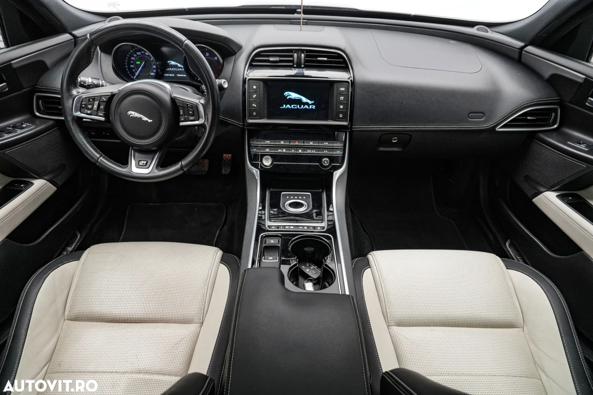 Jaguar XE 2.0 R-Sport - 7