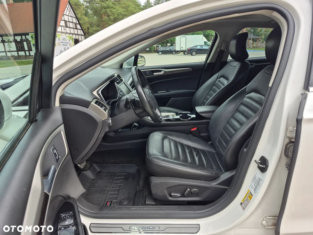 Ford Fusion - 22