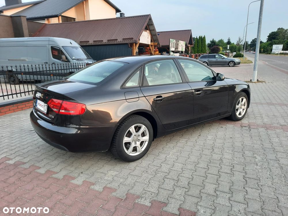 Audi A4 Limousine - 9