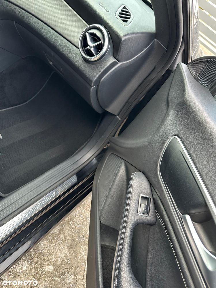 Mercedes-Benz CLA 220 d 7G-DCT - 30