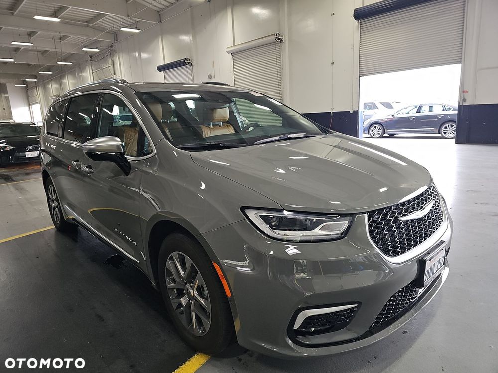 Chrysler Pacifica - 4