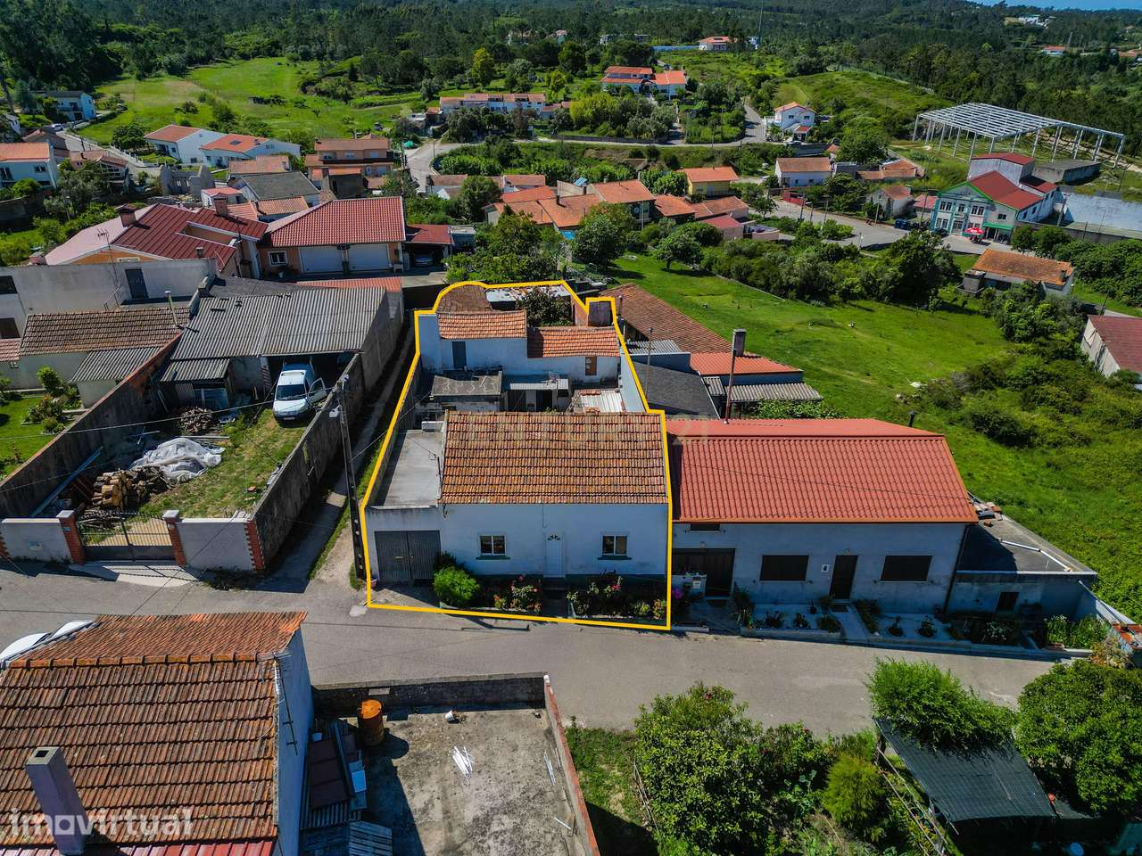 Moradia T3 com garagem e quintal nas Alhadas – a poucos minutos da Fig - Grande imagem: 4/49