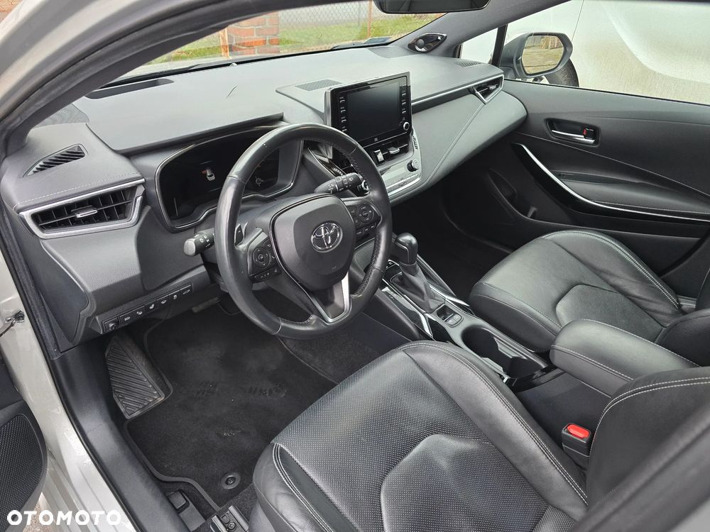 Toyota Corolla 2.0 Hybrid Executive - 21