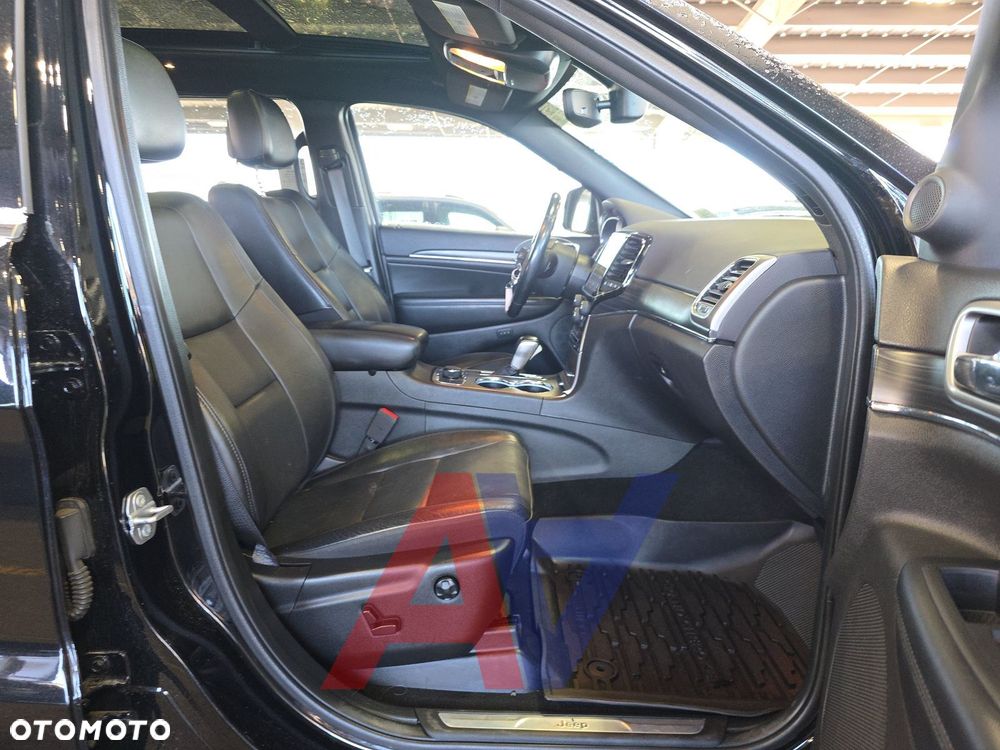 Jeep Grand Cherokee - 12