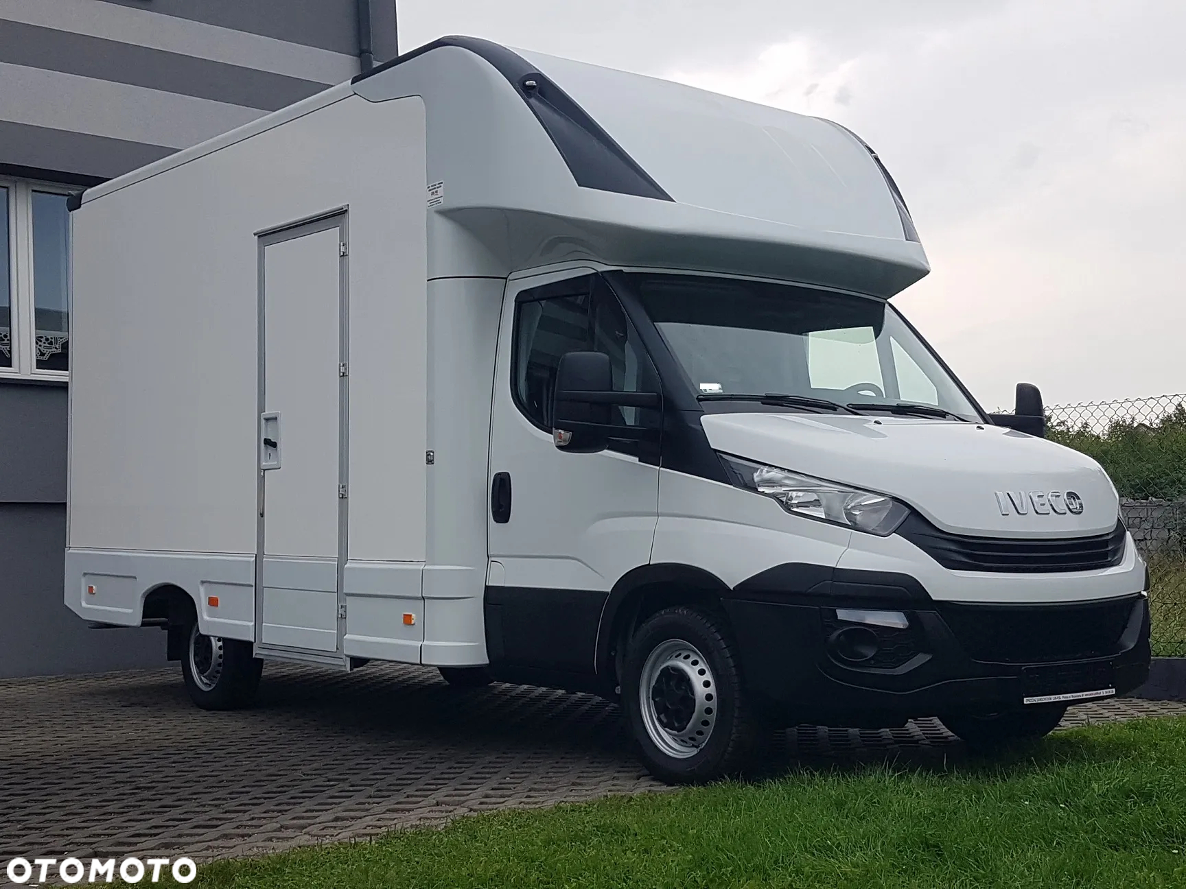 Iveco DAILY KONTENER NISKOPODŁOGOWY 4,31x2,24x2,43 FOODTRUCK SKLEP KAMPER KLIMA BAR KONIOWÓZ - 30