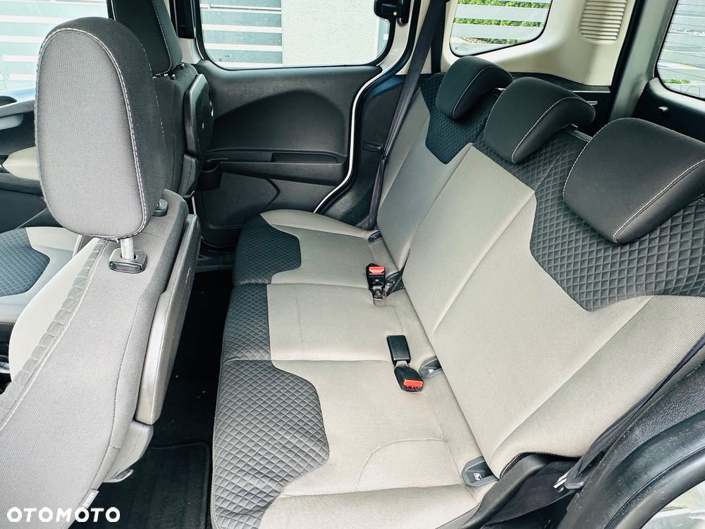 Ford Tourneo Courier - 14