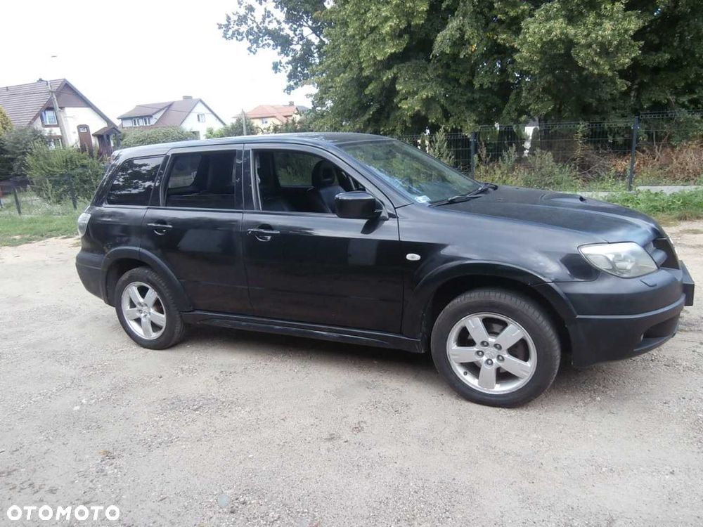 Mitsubishi Outlander - 2