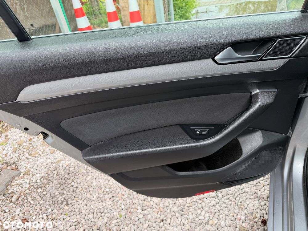 Volkswagen Passat 1.5 TSI EVO Business DSG - 28
