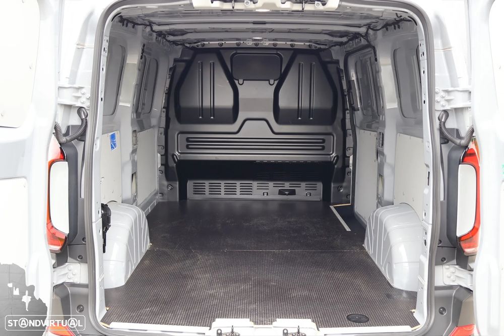 VW Transporter Cargo L1H1 - 18