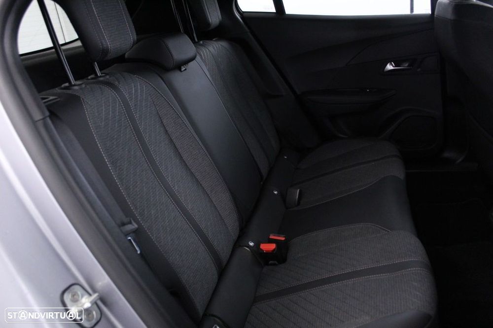 Peugeot 2008 1.2 Hybrid Allure e-DCS6 - 15