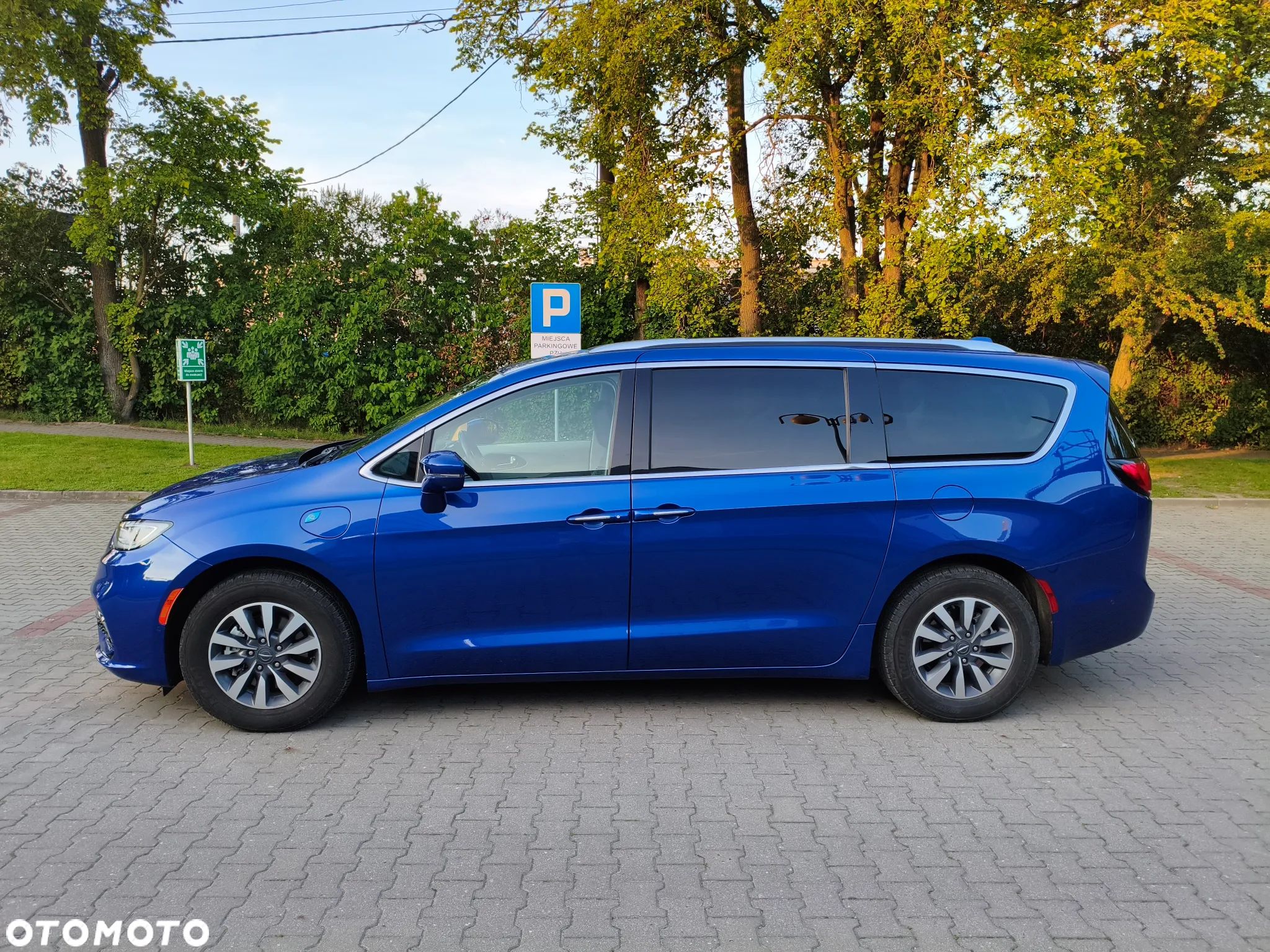 Chrysler Pacifica - 1