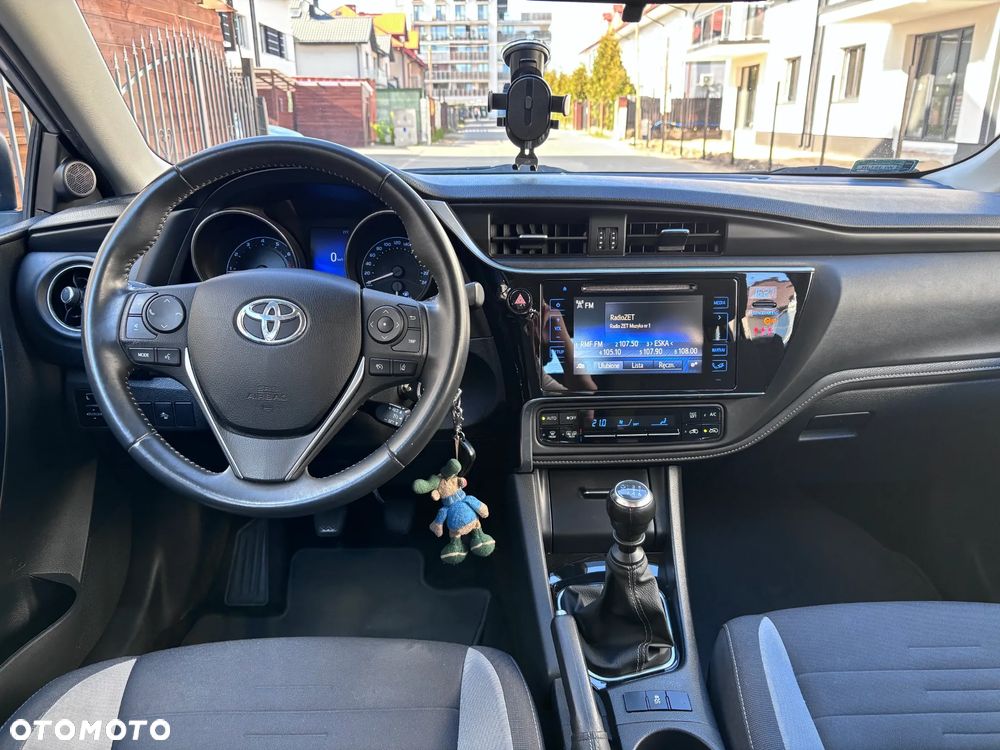 Toyota Auris 1.6 Premium - 6