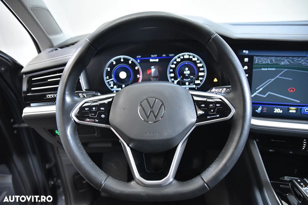 Volkswagen Touareg - 17