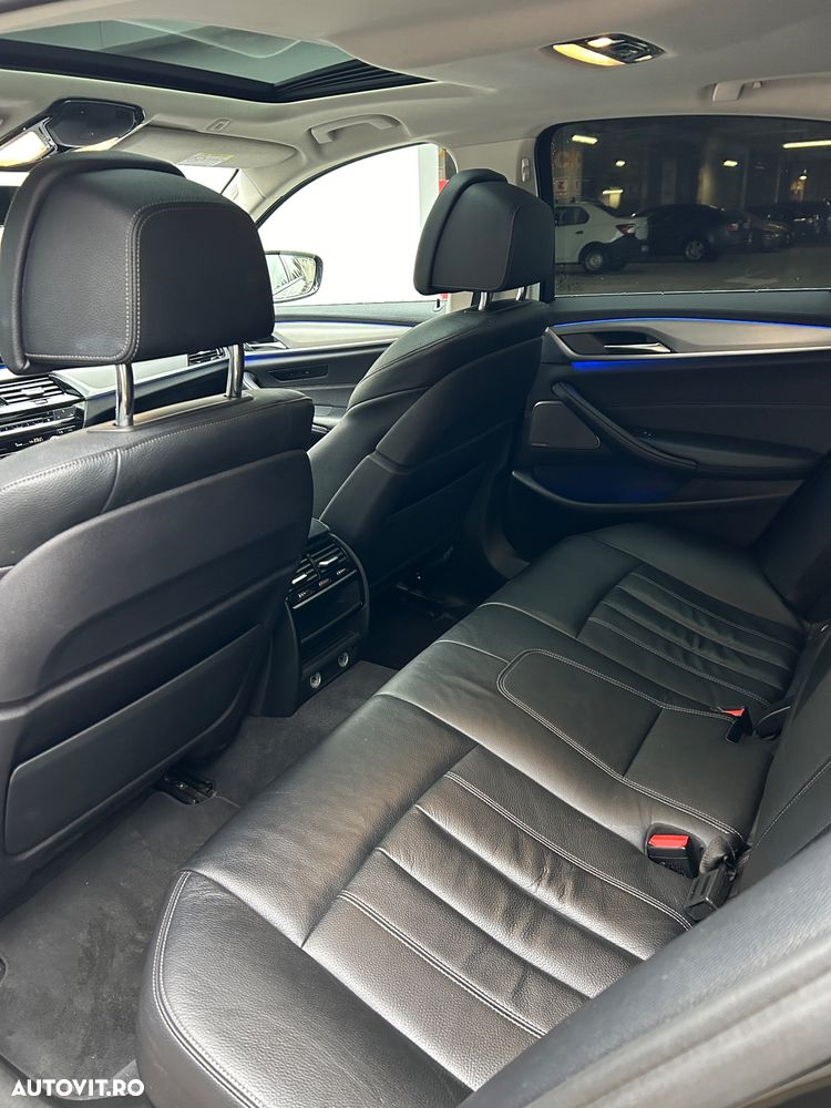BMW Seria 5 520d xDrive AT - 24