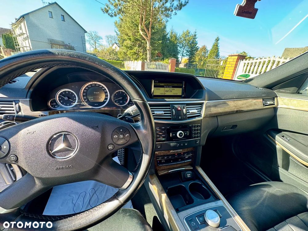 Mercedes-Benz Klasa E 350 CDI DPF BlueEFFICIENCY 7G-TRONIC Elegance - 17