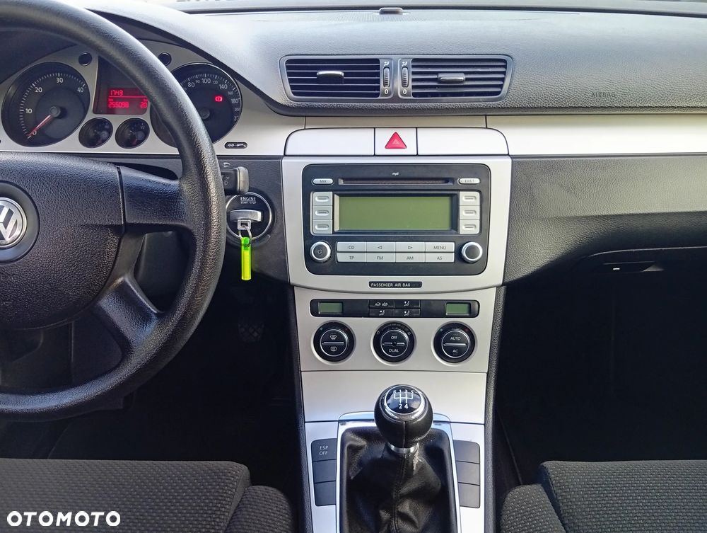 Volkswagen Passat - 12