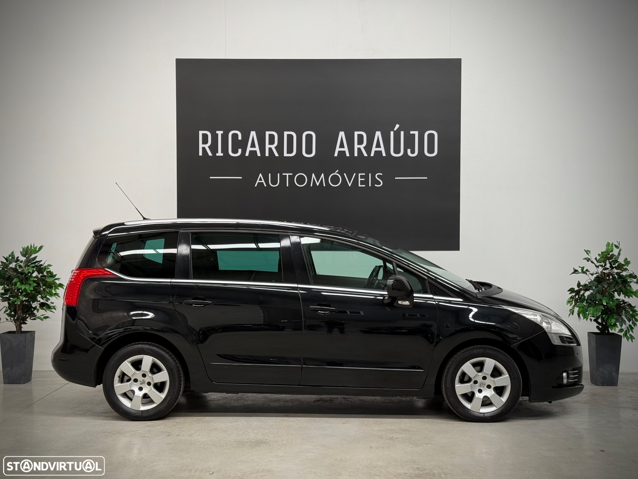 Peugeot 5008 1.6 E-HDi 7L Allure 2-Tronic - 24