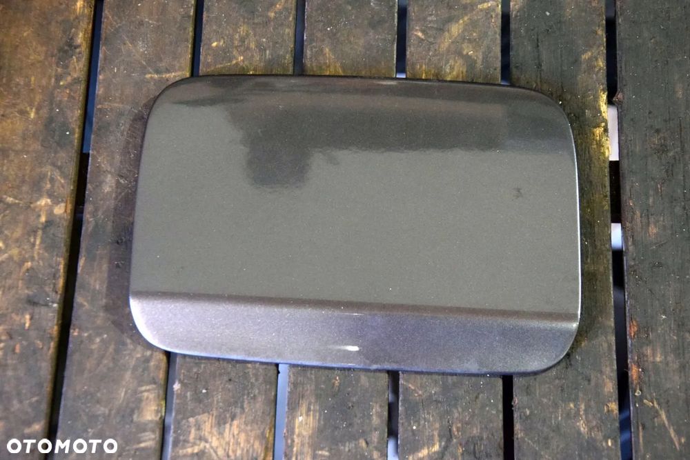 BMW E90 Klapka wlewu paliwa A22/7 Sparkling Graphite Metallic