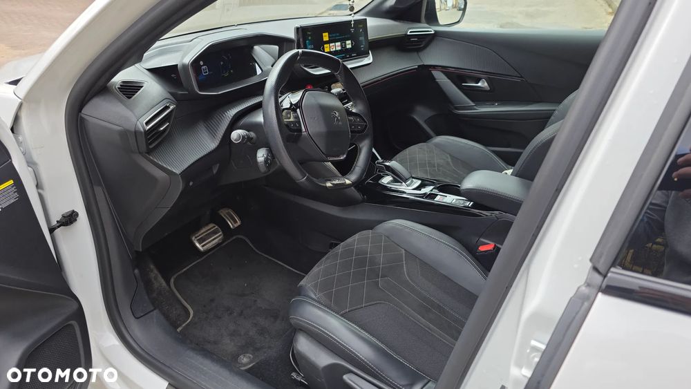 Peugeot 208 GT Pack - 11