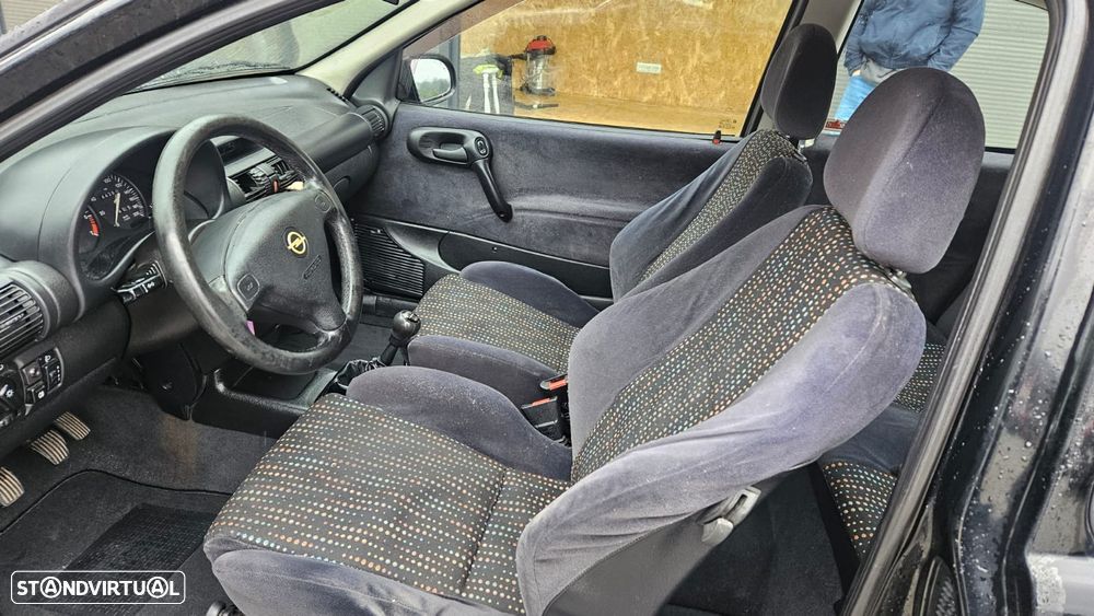 Opel Corsa 1.4 16V Sport - 6
