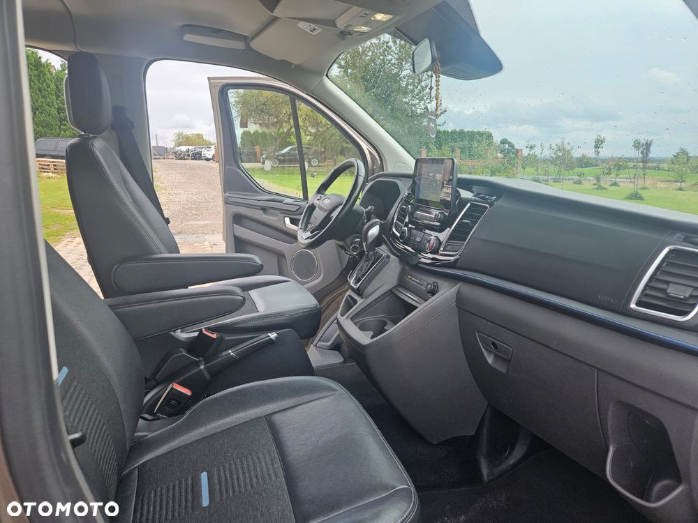 Ford Tourneo Custom - 11