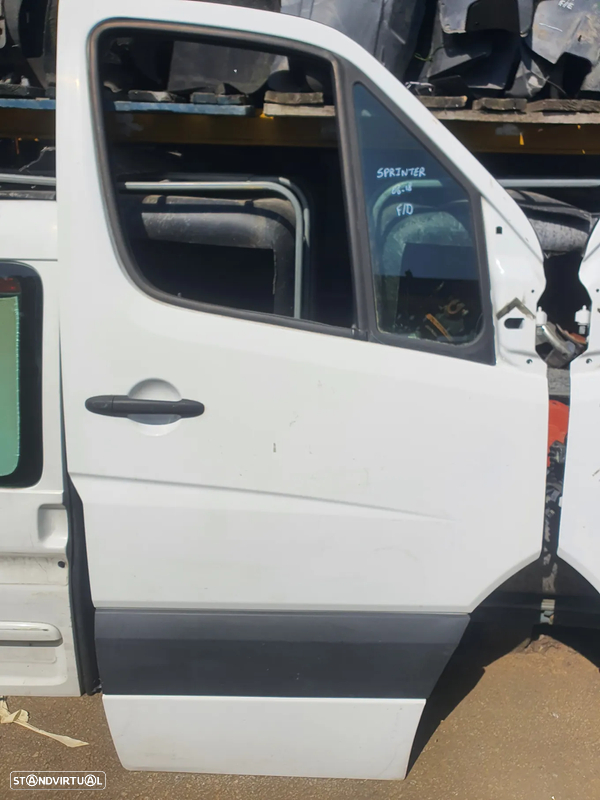 PORTA FRENTE DIREITA MERCEDES SPRINTER 06-18