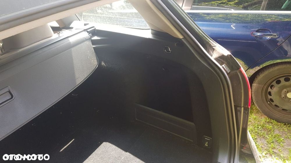 VW PASSAT B6 KOMBI BOCZEK BAGAŻNIKA PRAWY - 1