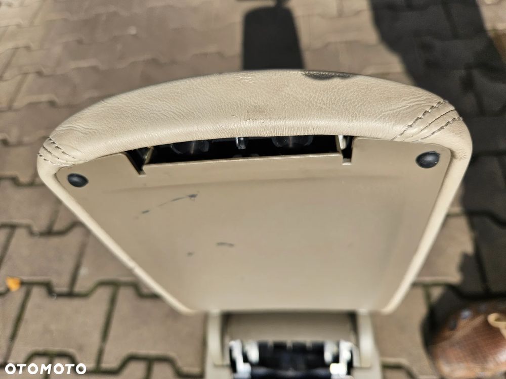 Audi A6 C6 podłokietnik - 4