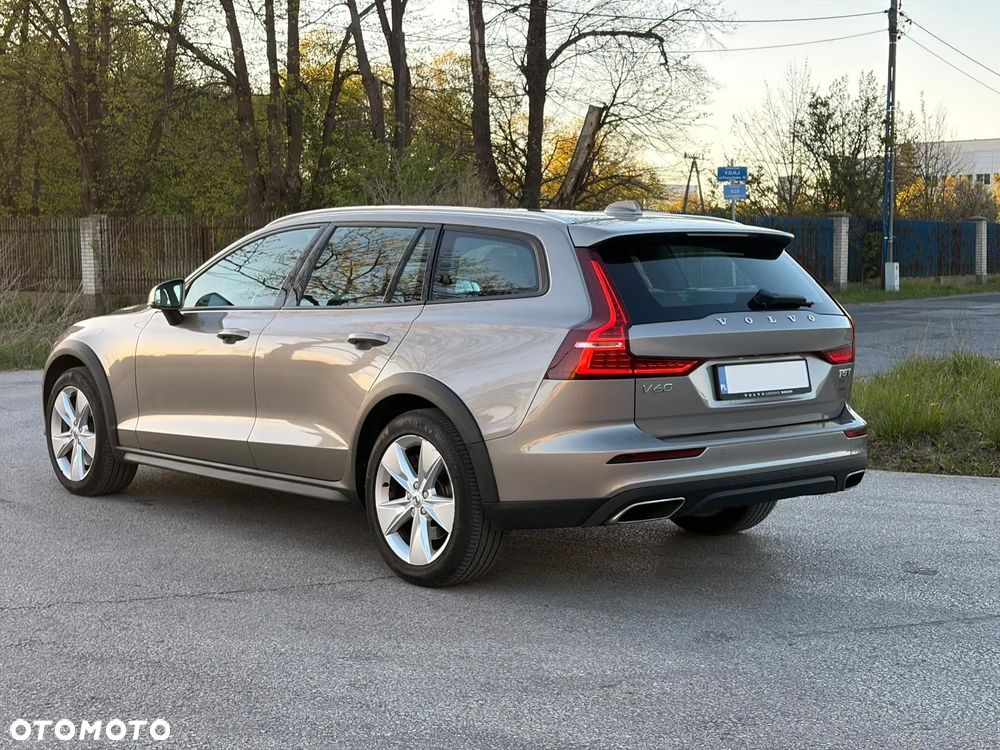 Volvo V60 Cross Country T5 AWD Geartronic Pro - 2