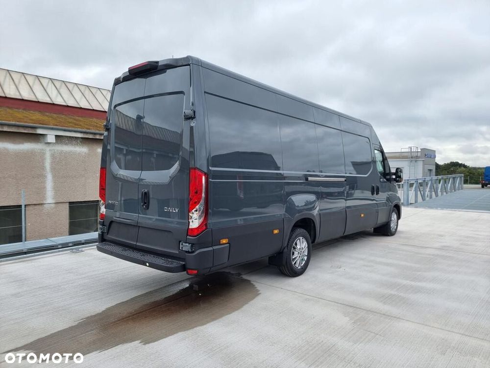 Iveco Daily Furgon 35S18HA8V 3.0 180KM AT8 - 6