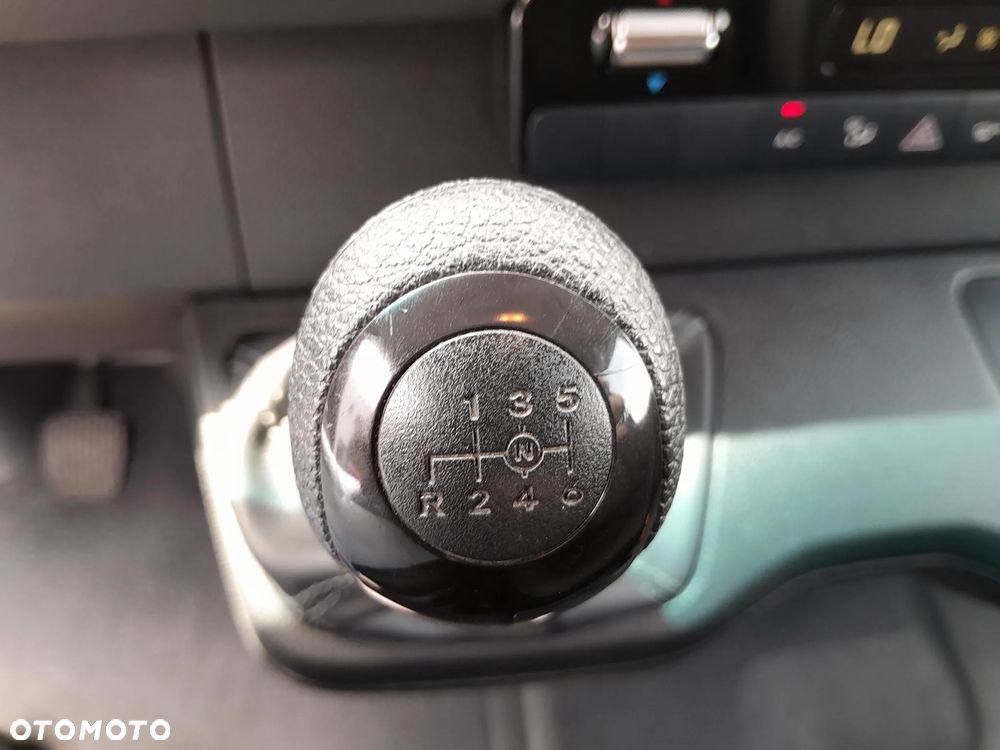 Mercedes-Benz Sprinter - 11