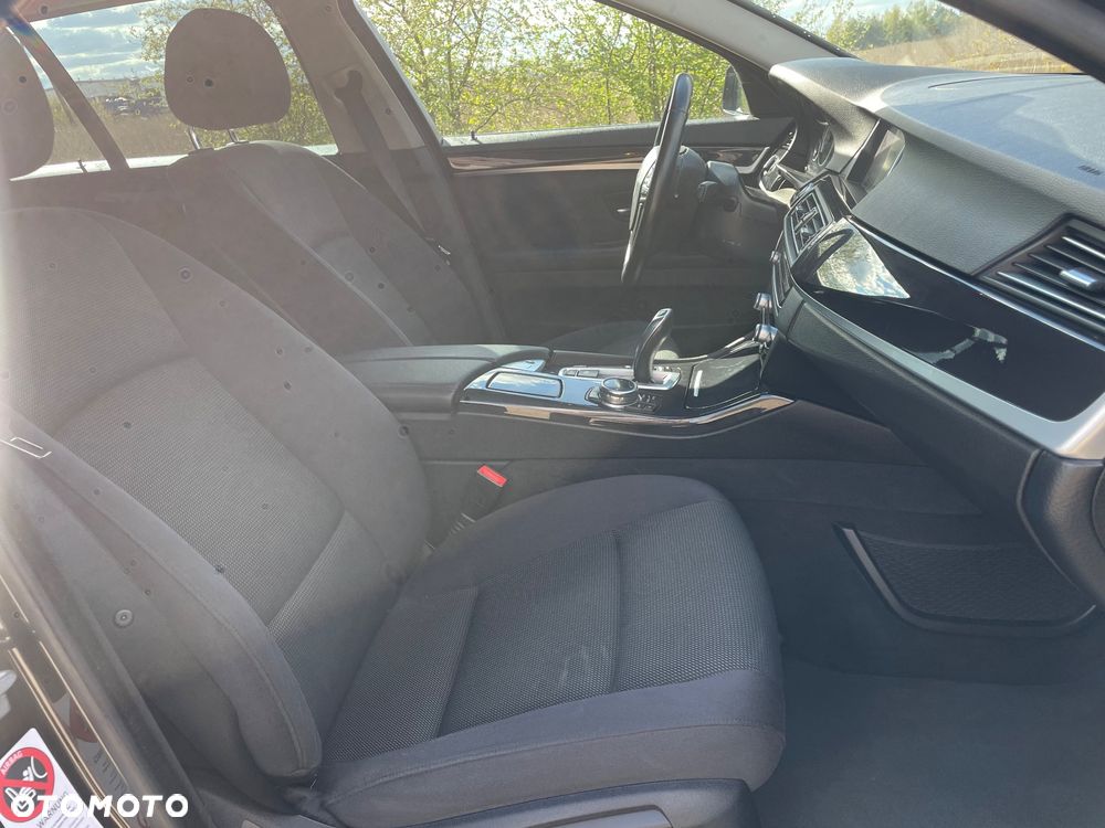 BMW Seria 5 525d Luxury Line - 33