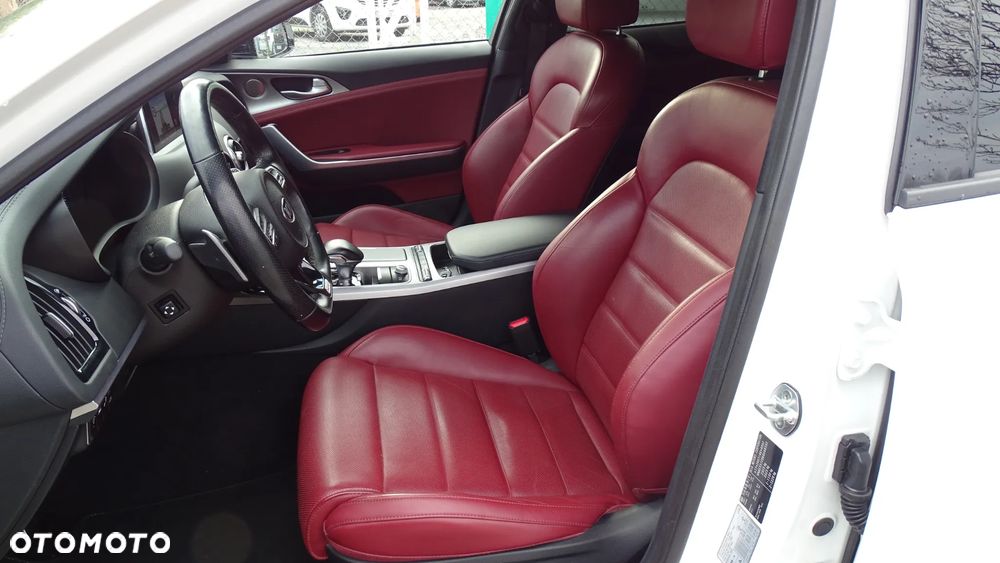 Kia Stinger - 9