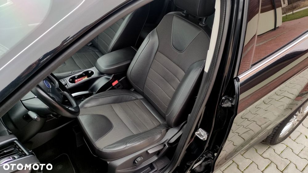 Ford Kuga 2.0 TDCi 2x4 Titanium - 37