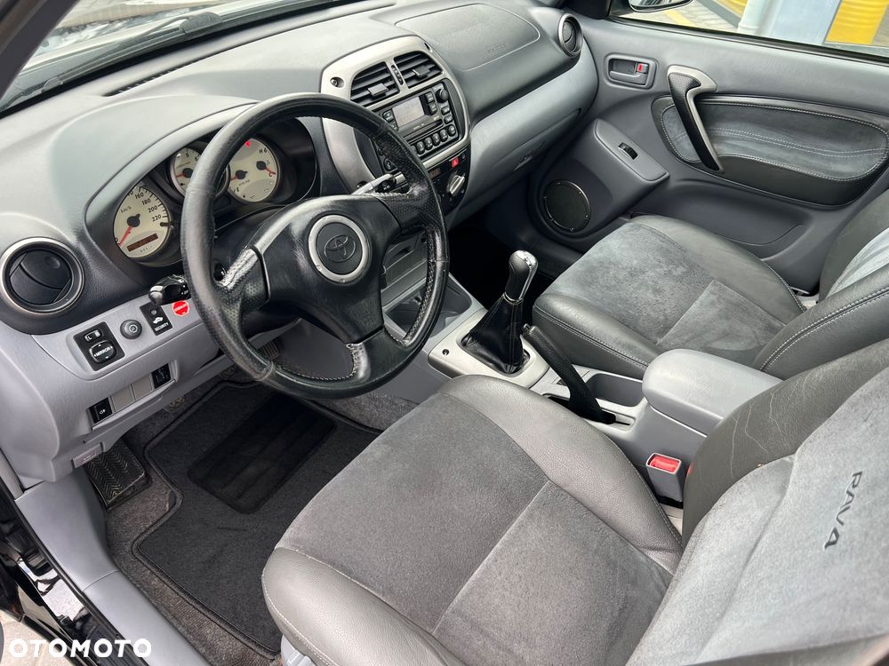 Toyota RAV4 2.0 VVT-i 4x4 - 13