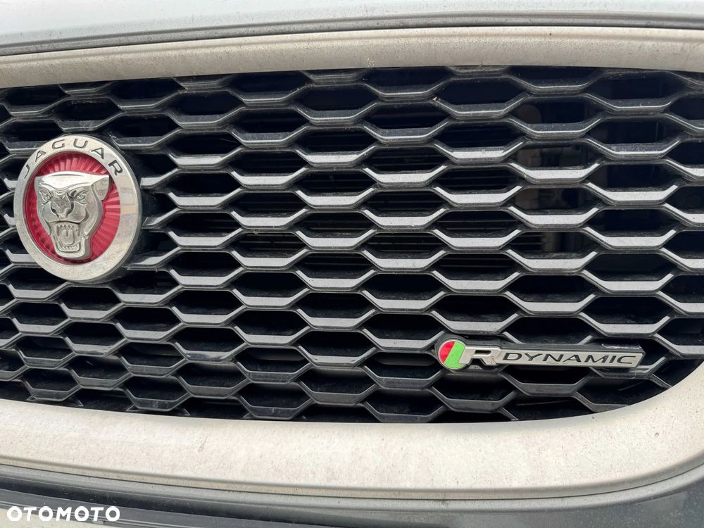Jaguar E-Pace 2.0 i4P AWD R-Dynamic S - 14