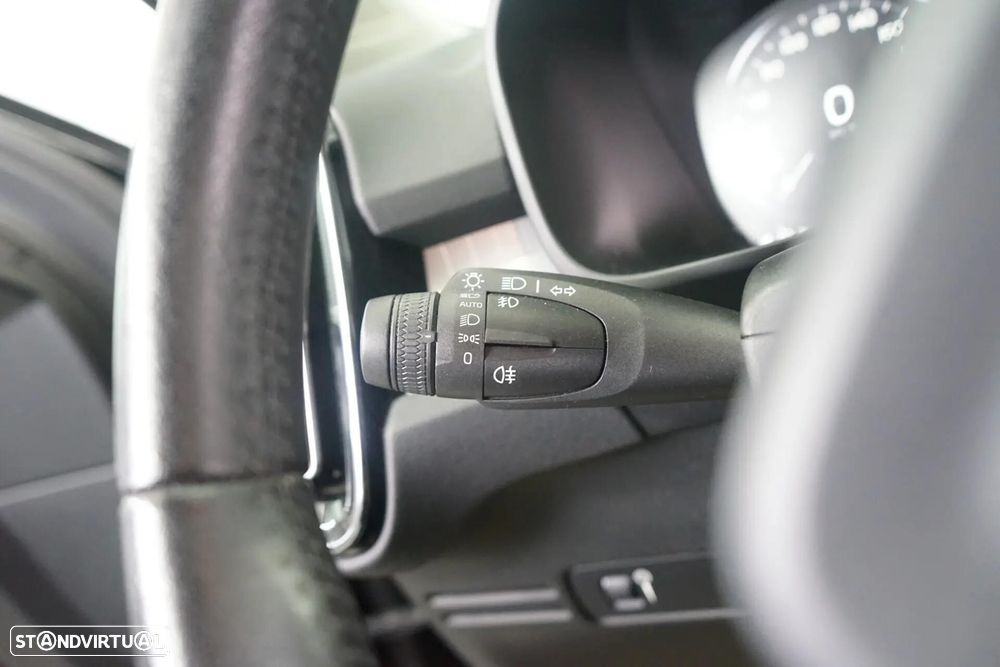Volvo XC 40 2.0 D3 Momentum - 22