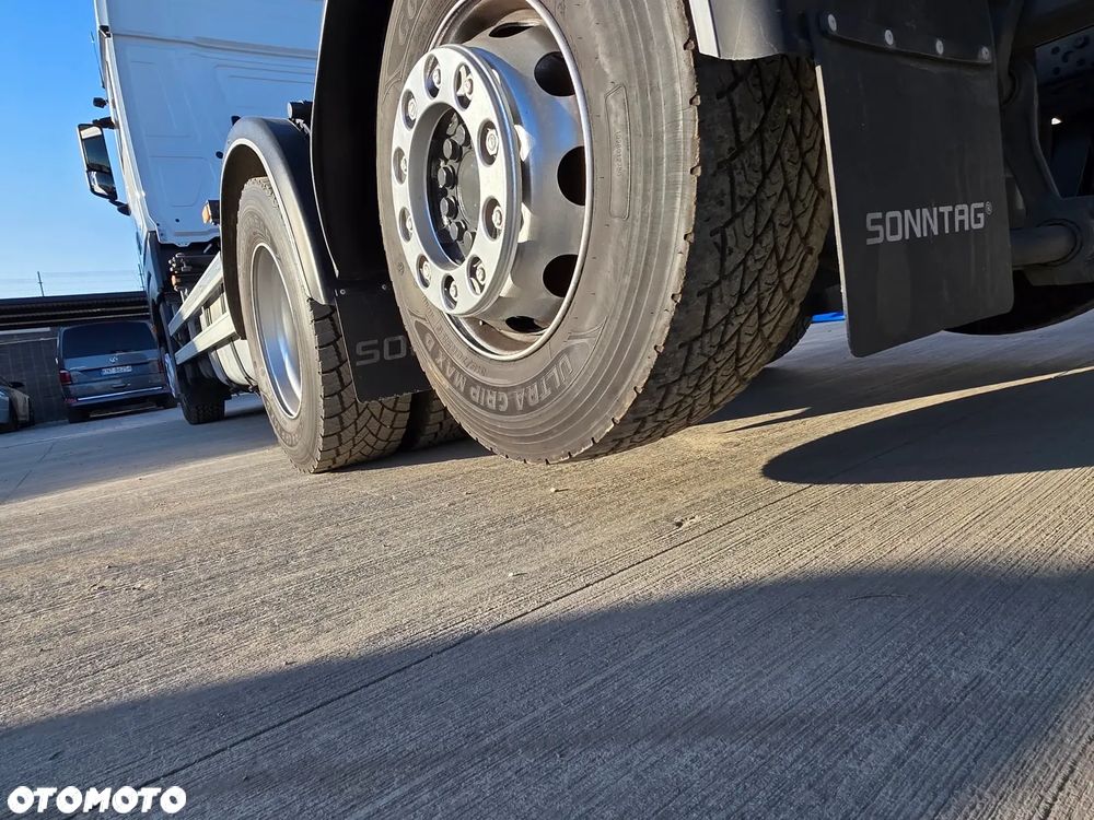 Mercedes-Benz ACTROS - 8