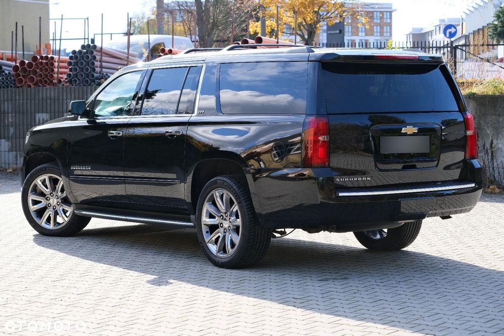 Chevrolet Suburban - 4