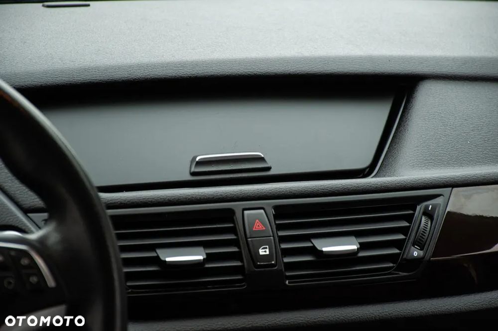 BMW X1 xDrive18d xLine - 25